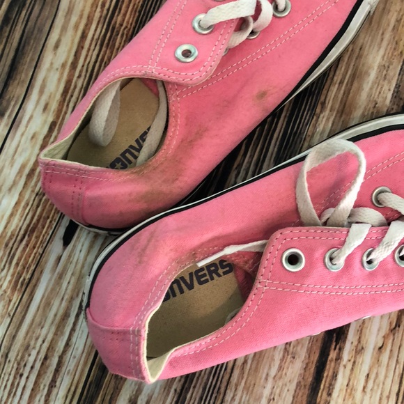 Pink converse! - Picture 3 of 5